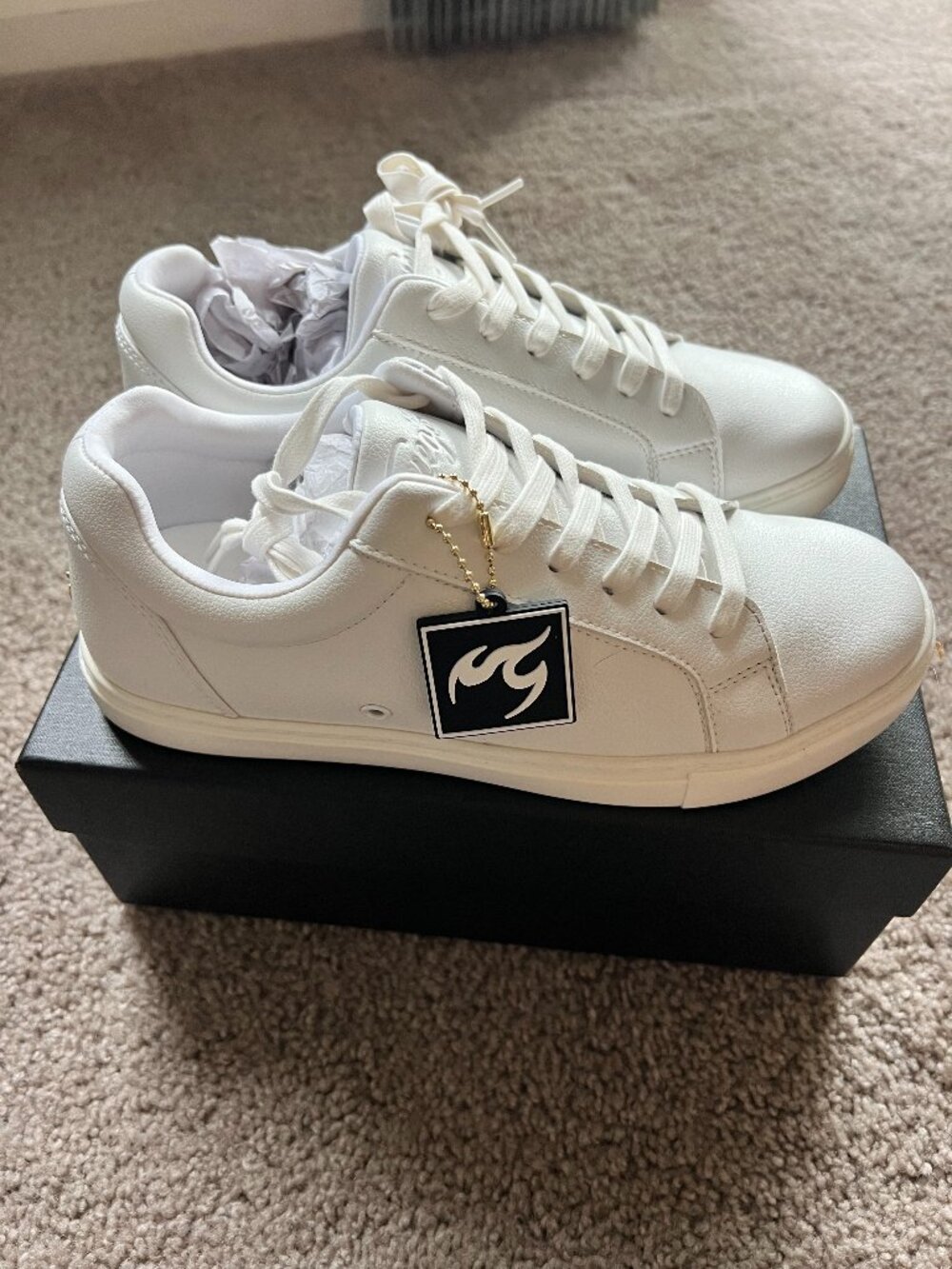 Fuego Dance Sneakers Low Top Men's Size 7 / Women's Size 8 - White